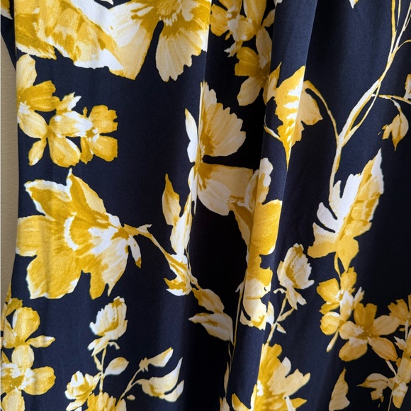 Calvin Klein Blue and Yellow Pleated Sleeveless Floral Blouse - Picture 7 of 9